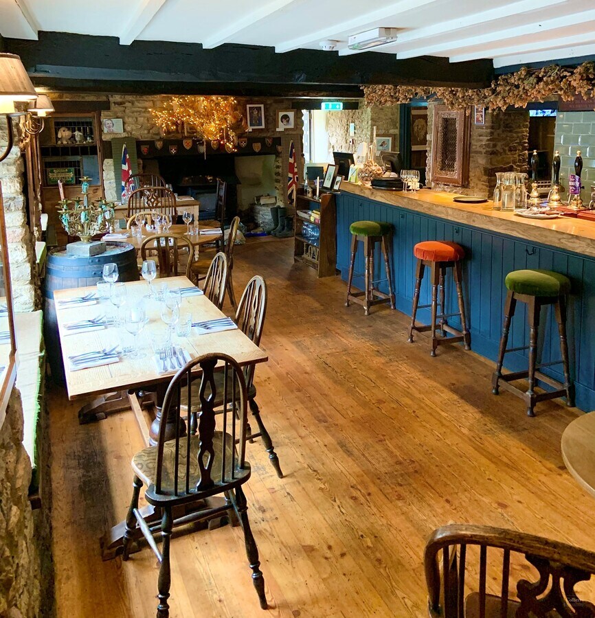 Leafield Rd, Witney, OX29 9TW The Lamb Inn