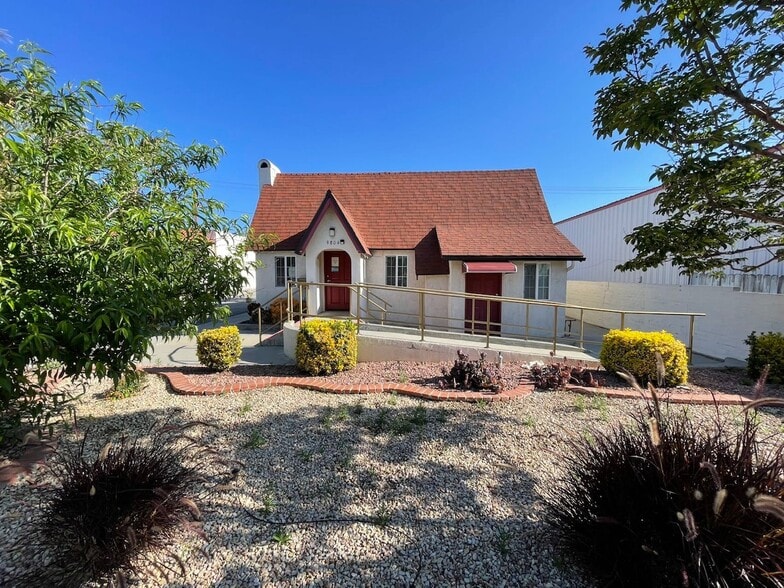 9804 Foothill Blvd, Rancho Cucamonga, CA for lease - Primary Photo - Image 1 of 14