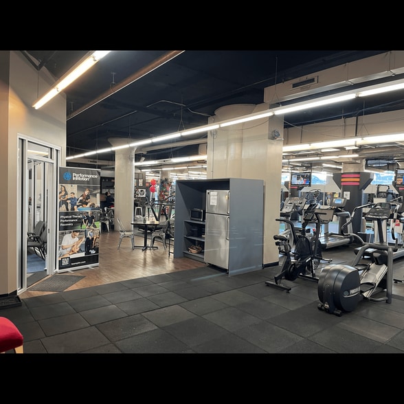 820 N Orleans St, Chicago, IL for lease - Building Photo - Image 3 of 12