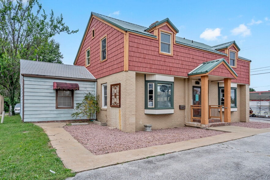 703 S Glenstone Ave, Springfield, MO for sale - Building Photo - Image 2 of 17