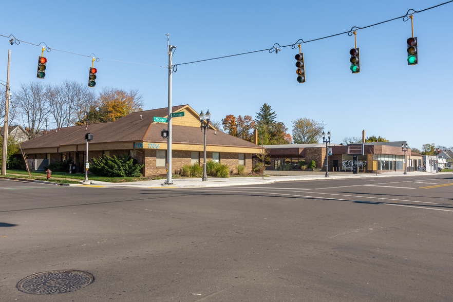 1703, 1717, 1723 E. Michigan Avenure portfolio of 3 properties for sale on LoopNet.com - Building Photo - Image 2 of 21