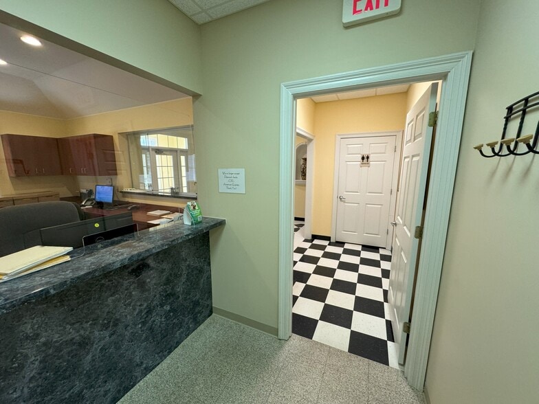 1233 Macon View Dr, Cordova, TN for lease - Interior Photo - Image 2 of 14