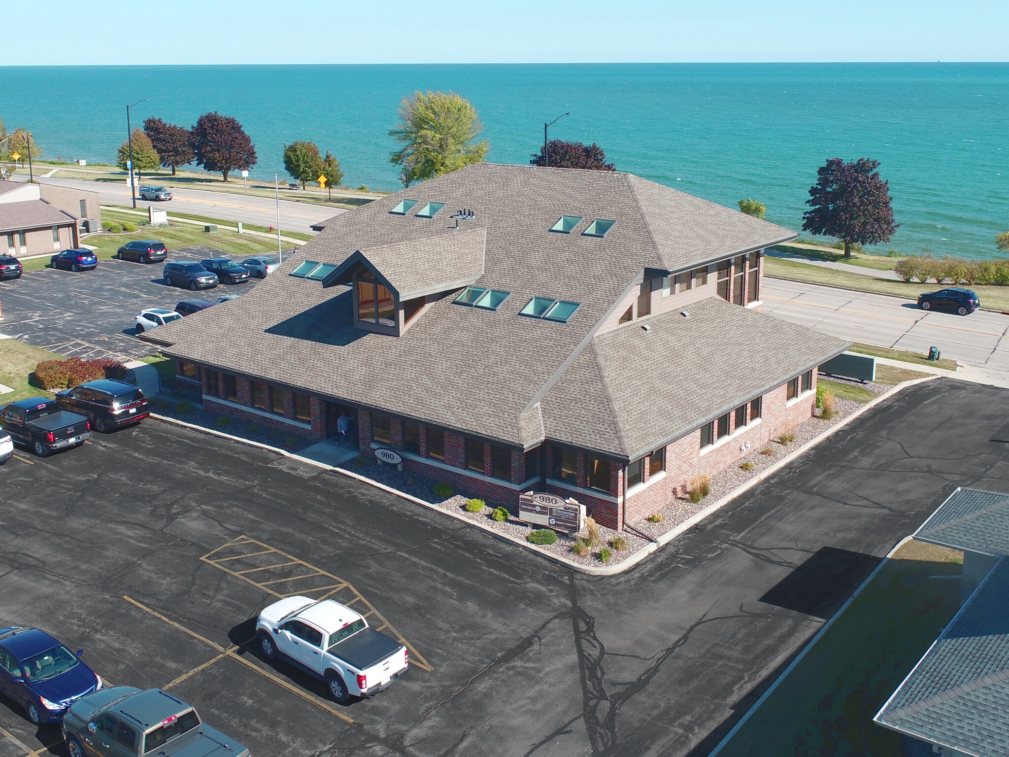 980 Maritime Dr, Manitowoc, WI for lease Building Photo- Image 1 of 4
