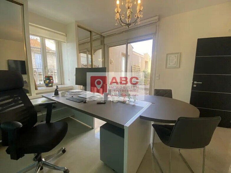 Office in Montpellier for lease - Building Photo - Image 2 of 9