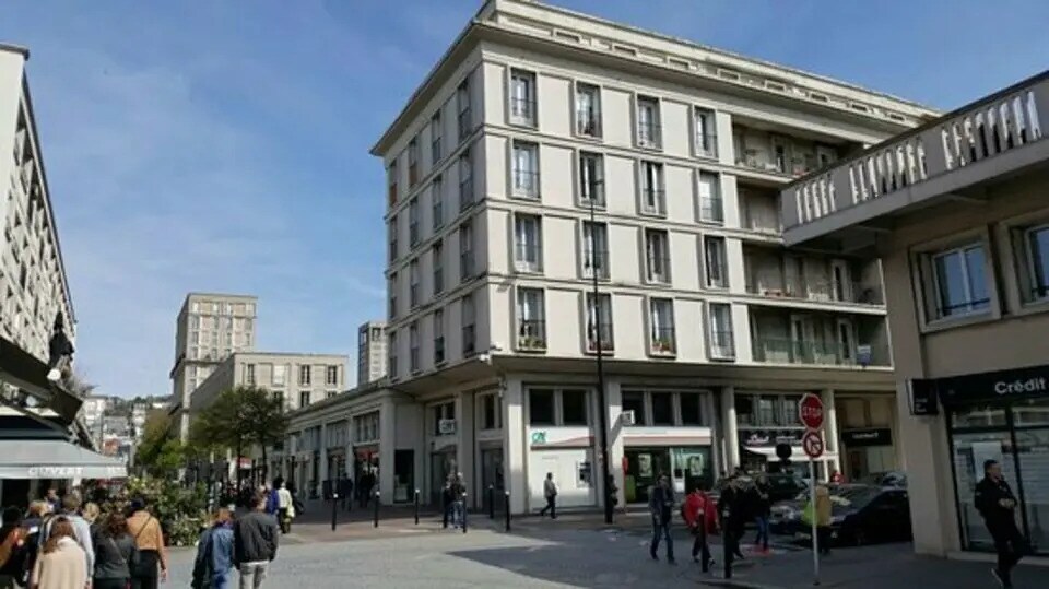 Retail in Le Havre for lease Building Photo- Image 1 of 2