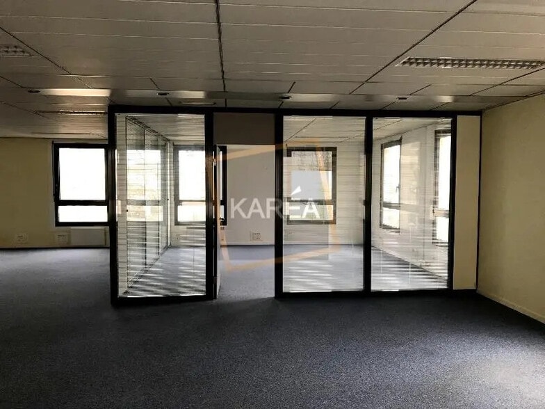Office in Lognes for lease - Interior Photo - Image 1 of 5