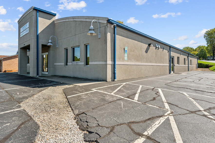 2105 Northwest Blvd, Newton, NC for lease - Building Photo - Image 3 of 31