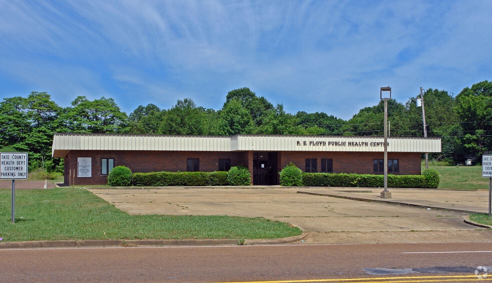 309 S Scott St, Senatobia, MS for sale - Primary Photo - Image 1 of 44