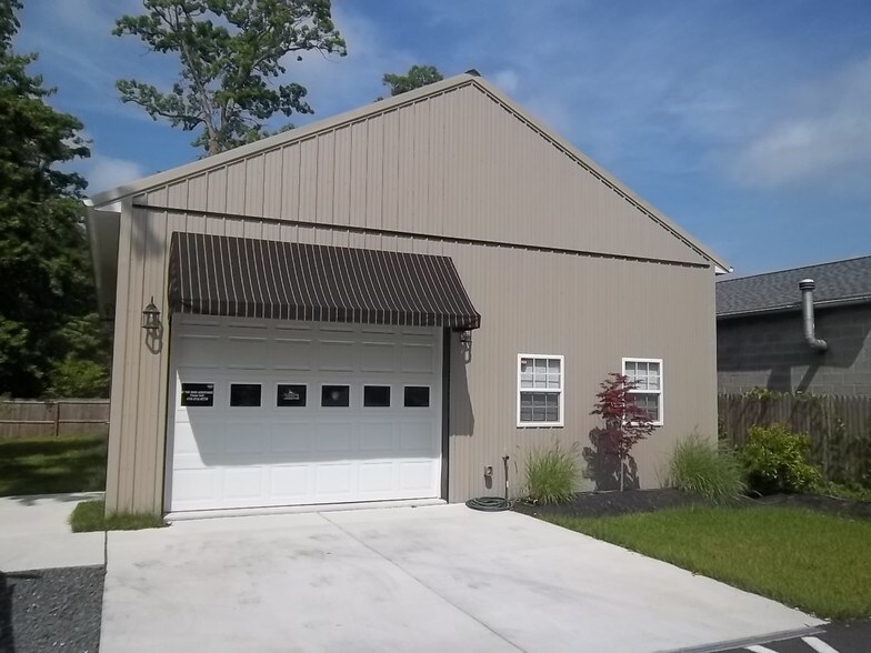 222 Bowleys Quarters Rd, Middle River, MD 21220