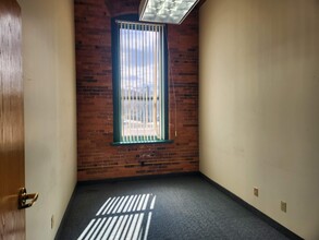 290 Pratt St, Meriden, CT for lease Interior Photo- Image 1 of 1