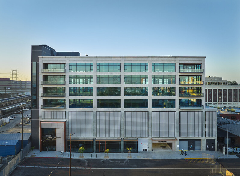 2130 Violet St, Los Angeles, CA for lease - Building Photo - Image 3 of 9