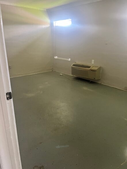 8060 Stinson St, Milan, TN for sale - Interior Photo - Image 2 of 16