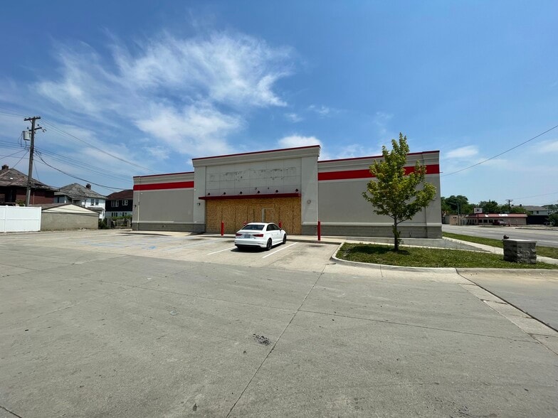 2250 W Davison, Detroit, MI for lease - Building Photo - Image 1 of 17