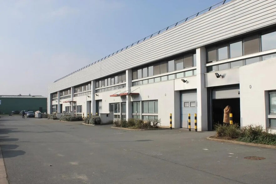 3 Avenue Le Verrier, Trappes for lease - Building Photo - Image 1 of 6