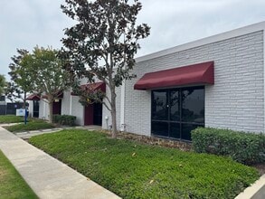868-882 W 16th St, Newport Beach, CA for lease Building Photo- Image 2 of 3