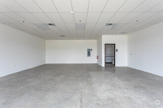 350 Buckingham, Richardson, TX for lease Interior Photo- Image 1 of 5