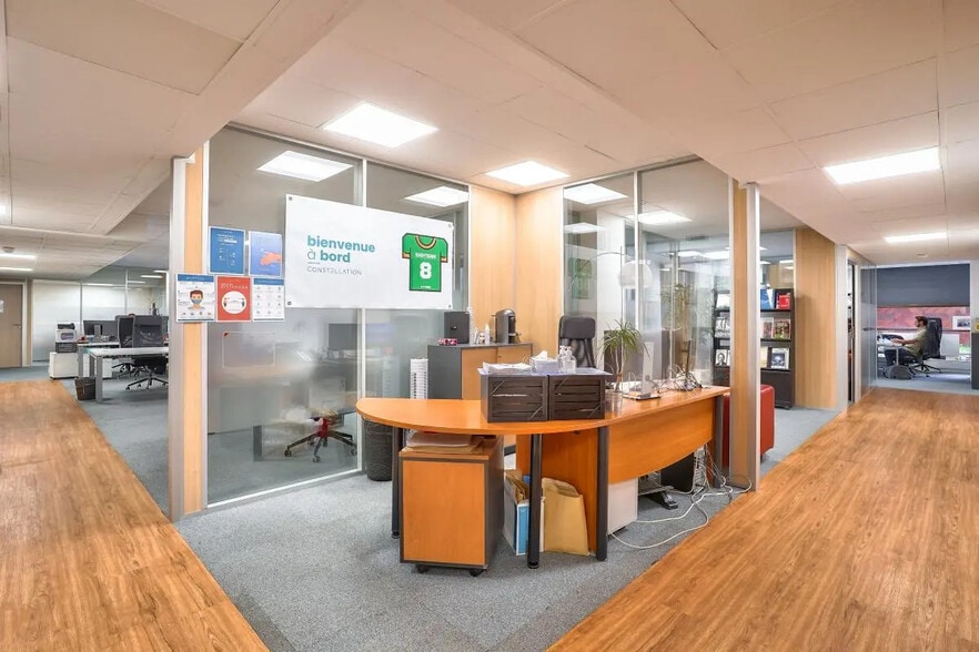 Office in Saint-Cloud for lease - Building Photo - Image 3 of 9