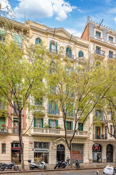 Multifamily in Barcelona, Barcelona for sale - Primary Photo - Image 1 of 1