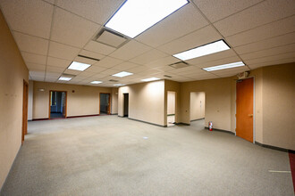 6120 Parkland Blvd, Mayfield Heights, OH for lease Interior Photo- Image 1 of 17