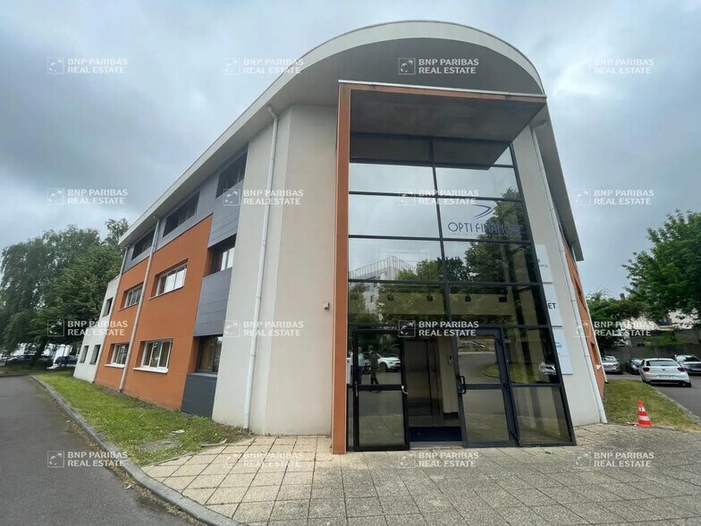 Office in Saint-Grégoire for lease - Building Photo - Image 2 of 10