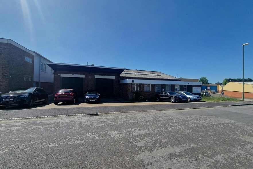 Lennox Rd, Basingstoke for sale - Building Photo - Image 3 of 6