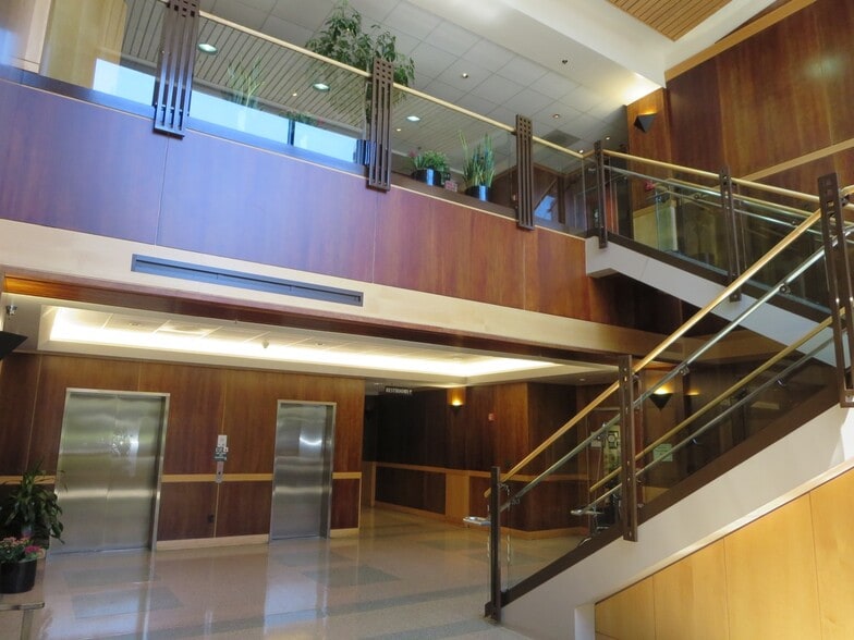 920 Country Club Rd, Eugene, OR for lease - Building Photo - Image 2 of 8