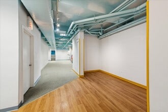3827 N Southport Ave, Chicago, IL for lease Interior Photo- Image 1 of 8
