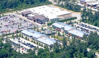 Creekside Park Village Green - Pub