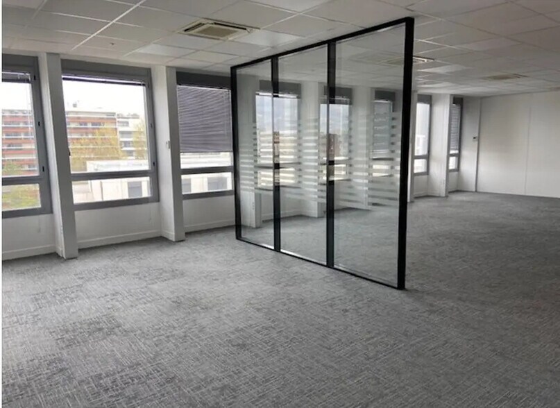 Office in Boulogne-Billancourt for lease - Building Photo - Image 3 of 7