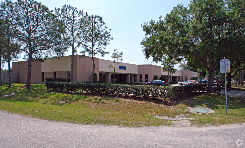 567-585 Interstate Blvd, Sarasota, FL for lease - Primary Photo - Image 1 of 28