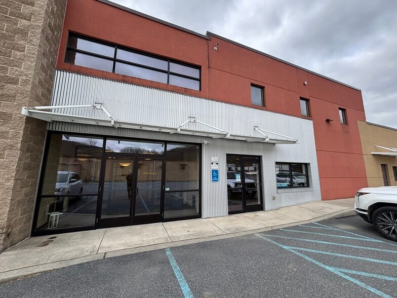 125 W 7th St, Wind Gap, PA for lease - Primary Photo - Image 1 of 12