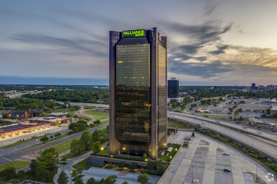 1601 Nw Expressway, Oklahoma City, OK for lease - Building Photo - Image 1 of 15