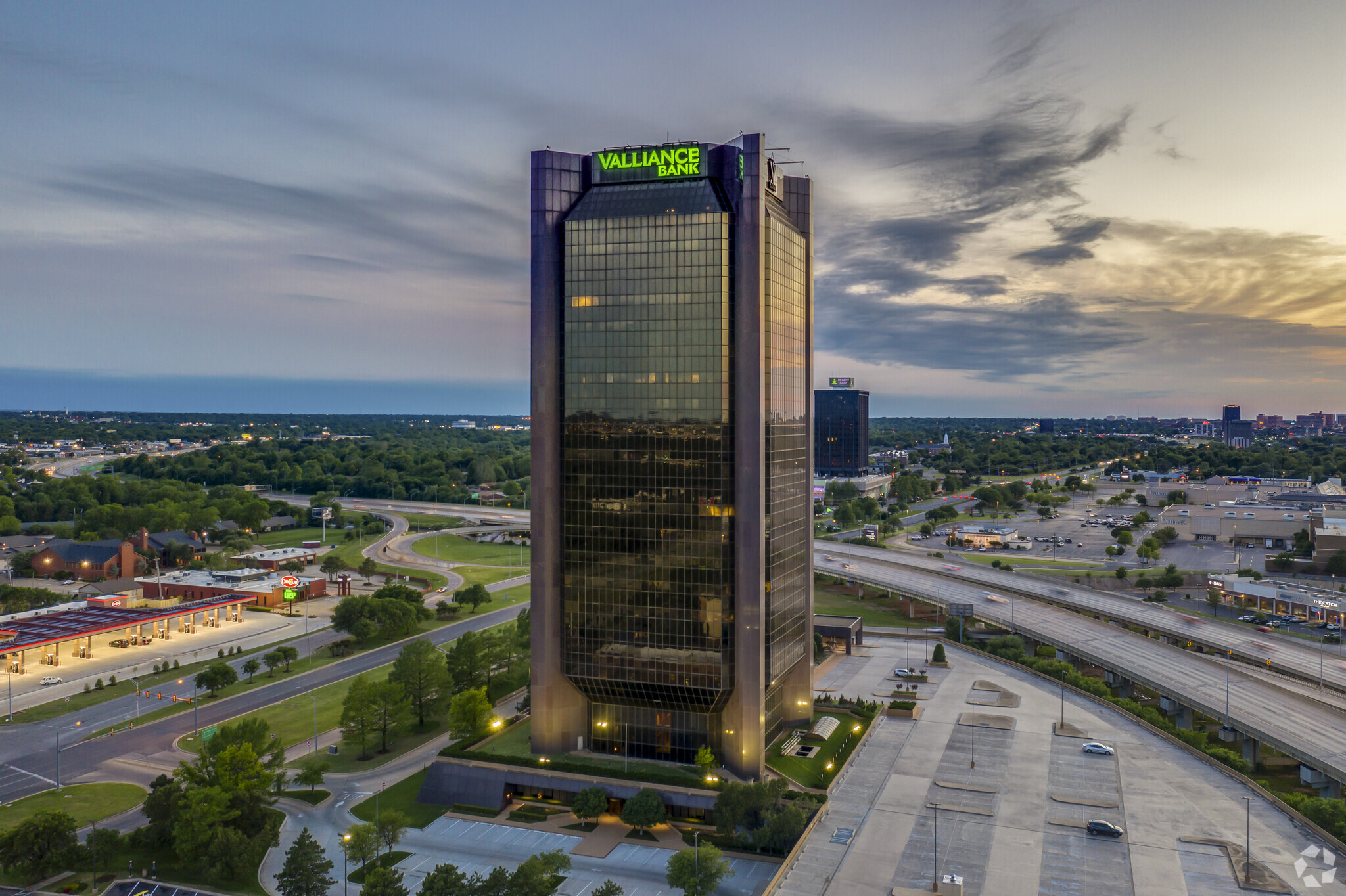 1601 Nw Expressway, Oklahoma City, OK for lease Building Photo- Image 1 of 16