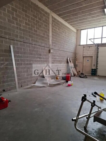 Industrial in Bondoufle for lease - Interior Photo - Image 2 of 10
