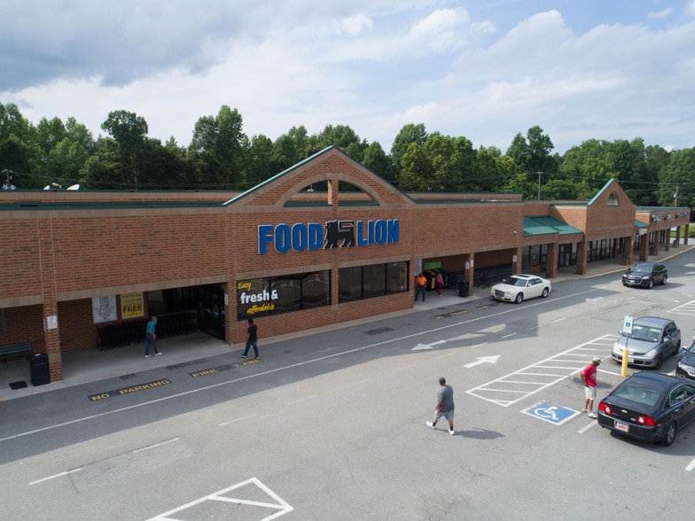 332 W Broaddus Ave, Bowling Green, VA for sale - Building Photo - Image 1 of 1