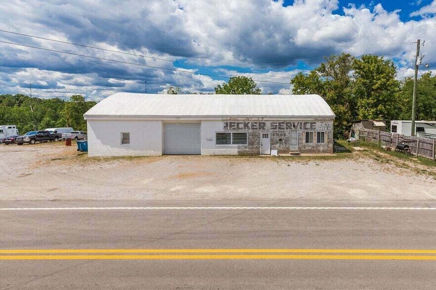 8825 Dixie Hwy, Corinth, KY for sale - Building Photo - Image 2 of 6