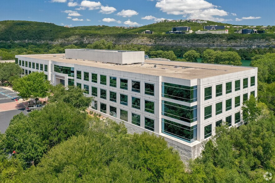 5001 Plaza On The Lake Dr, Austin, TX for lease - Building Photo - Image 3 of 9