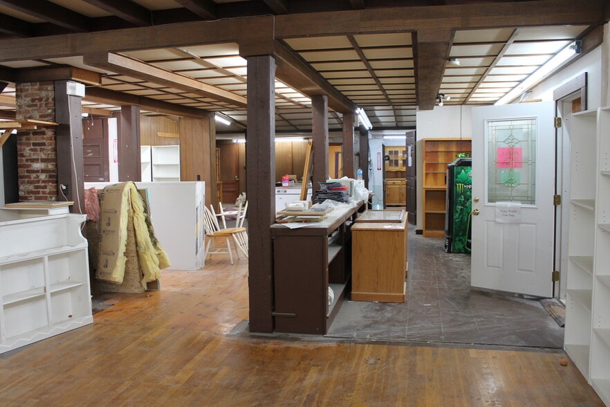 8 Dunster Ave, Greenville, NH for sale - Interior Photo - Image 3 of 24