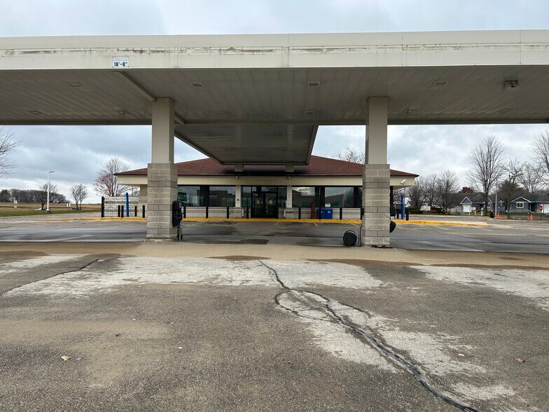 2400 Roby Rd, Stoughton, WI for sale - Building Photo - Image 2 of 21