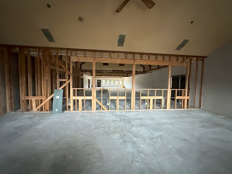 301 Kienle Dr, Piqua, OH for lease - Interior Photo - Image 3 of 17