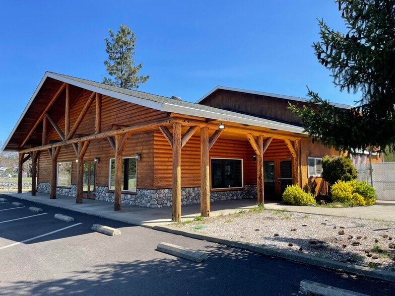 287-289 Hamilton Ave, Cave Junction, OR for sale - Building Photo - Image 1 of 31