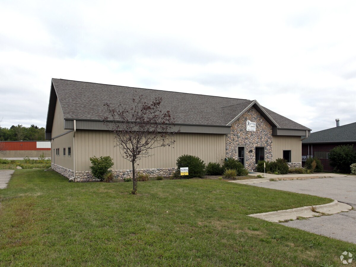 4218 Charlar Dr, Holt, MI 48842