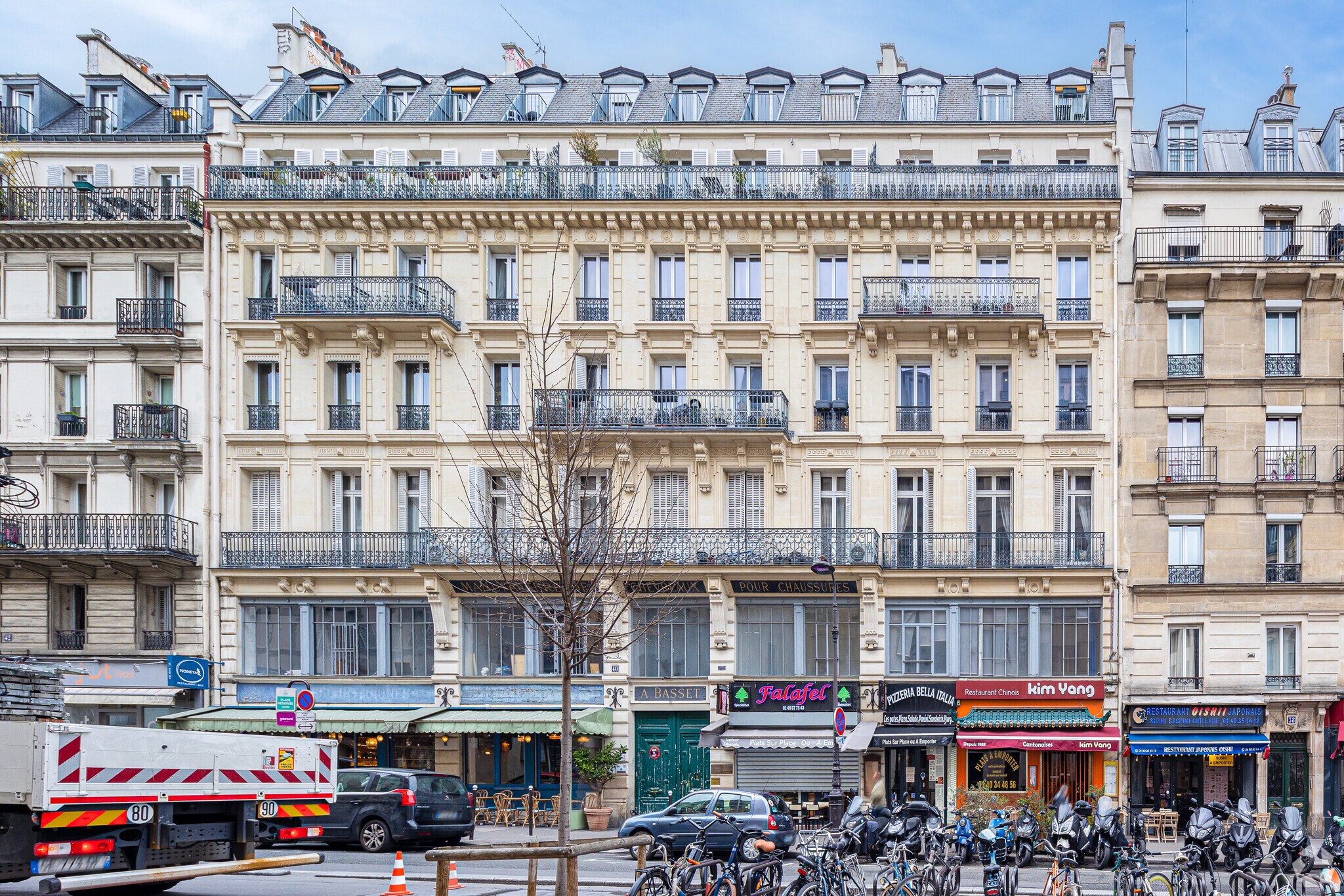 40 Rue Louis Blanc, Paris for lease Primary Photo- Image 1 of 10