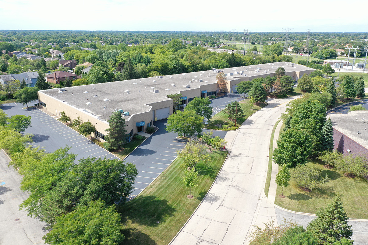 1001-1015 Commerce Ct, Buffalo Grove, IL for lease Building Photo- Image 1 of 8