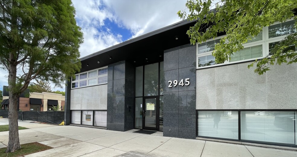 2945 W Peterson Ave, Chicago, IL for lease - Building Photo - Image 1 of 42