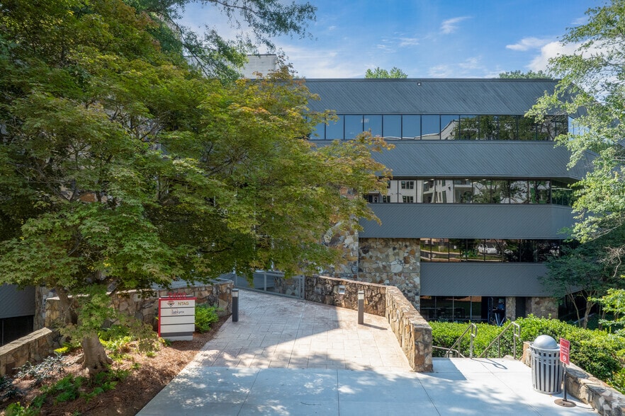 2400 Lake Park Dr SE, Smyrna, GA for lease - Building Photo - Image 2 of 20