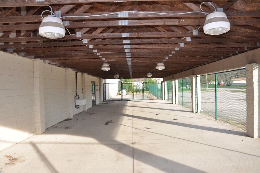 200 Spitler Park Plz, Mount Zion, IL for sale - Building Photo - Image 3 of 10