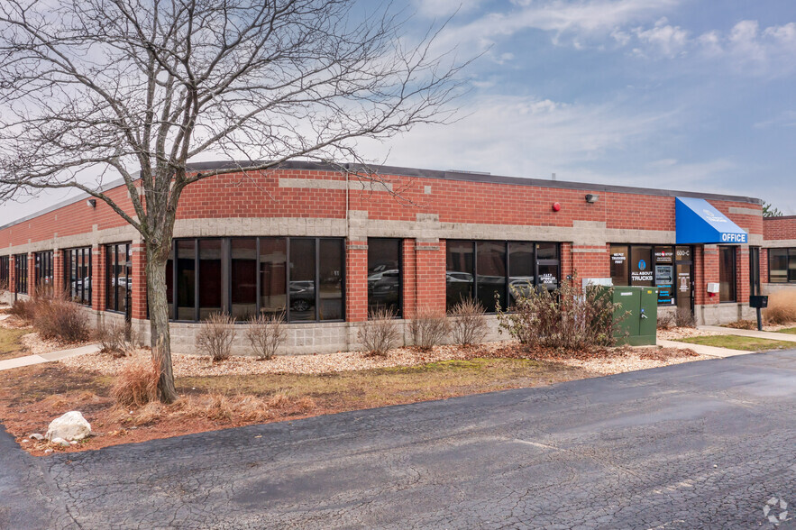 620-630 Tollgate Rd, Elgin, IL for lease - Building Photo - Image 1 of 7