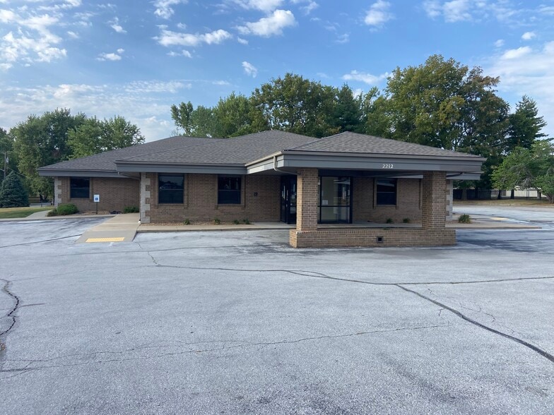 2212 W Kearney St, Springfield, MO for sale - Building Photo - Image 2 of 32