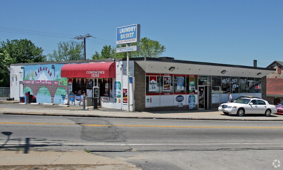1705 Main St, West Warwick, RI for sale - Primary Photo - Image 1 of 1
